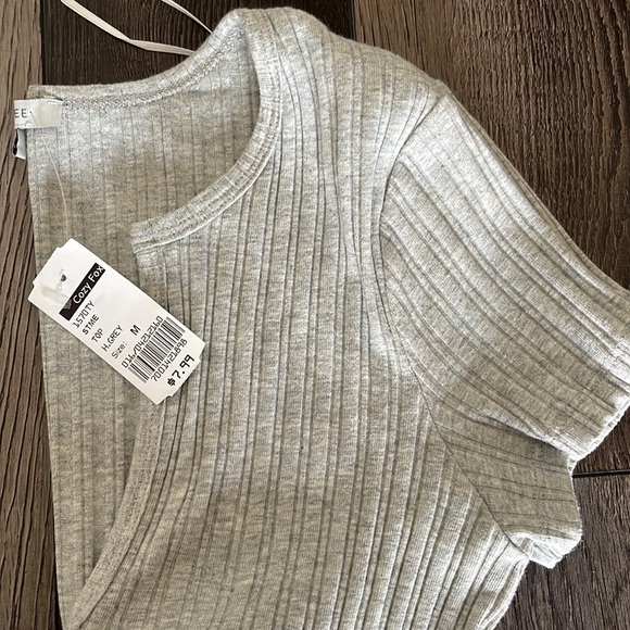 Cozy Fox brand new gray crop top - Picture 4 of 5
